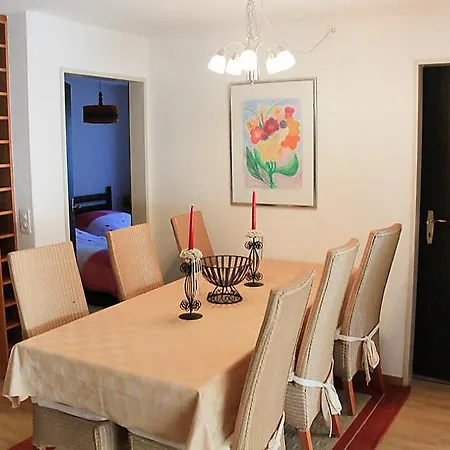 Sleeps 5 Wifi Apartment *